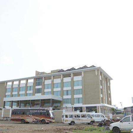 Tania President Inn Shirdi Extérieur photo